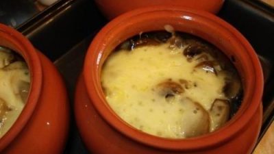 Свинина с сыром и картофелем в горшочке