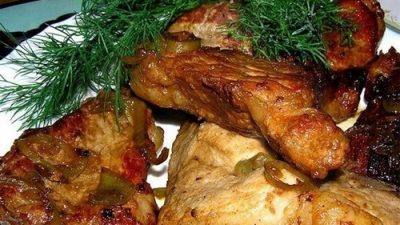 Свинина в имбирно-медовом соусе с коньяком и чесноком