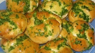 Сырные пампушки с чесноком