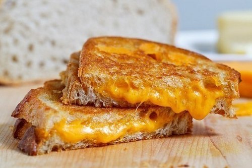 Сырный сэндвич на сковороде