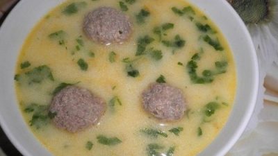 Сырный суп с фрикадельками из говяжьего фарша