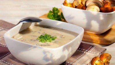 Сырный суп с грибами и копченостями