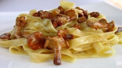 Тальятелле с лисичками в сливках