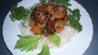 Телячьи почки тушеные по-румынски с рисом