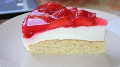 Торт «Майская нежность» с клубникой