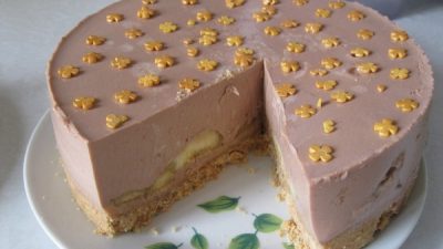 Торт с бананово-шоколадным суфле без выпечки