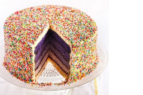 Торт с глазурью и джемом «С днем рождения!»