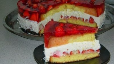Торт с творожно-клубничной прослойкой