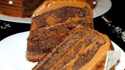 Торт «Шоколадное кухэ» с кремом из сгущенки