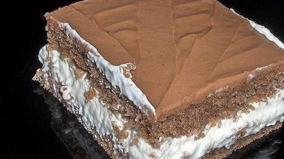 Торт со сметанно-ванильным кремом и сливочной глазурью