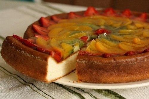 Торт-суфле с творогом и фруктами
