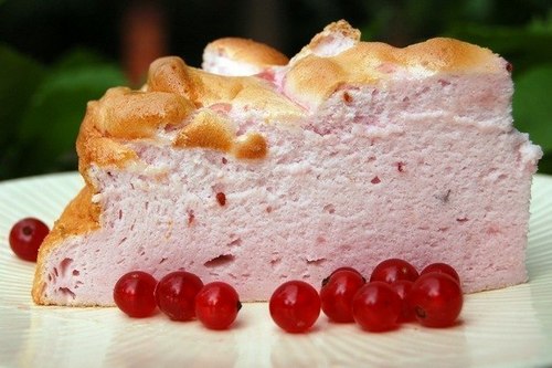 Торт-суфле с ягодами «Розовое облако»