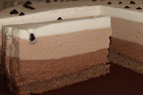 Торт «Три шоколада» в белой глазури