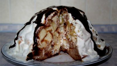 Торт «Вулкан» с орехом и сметанным кремом