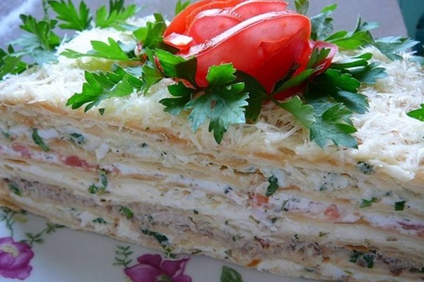 Торт «Закусочный Наполеон» с лососем