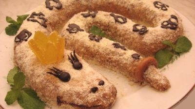 Торт «Змея Скарапея» с орехами и шоколадом