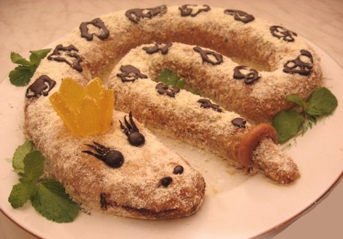 Торт «Змея Скарапея» с орехами и шоколадом