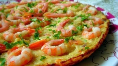 Тортилья с креветками, цукини и луком-шалот