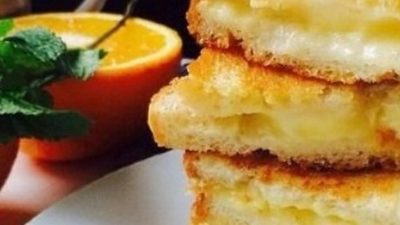 Тосты с сыром и маслом на сковороде