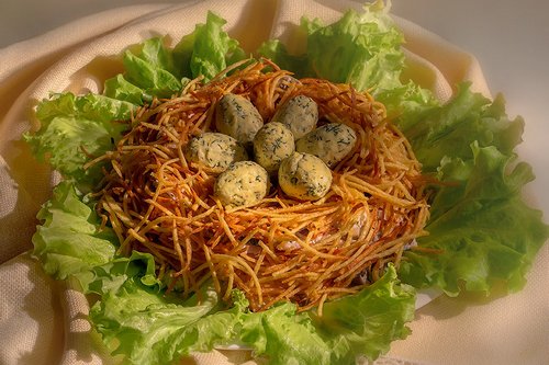 Как приготовить салат Гнездо глухаря с курицей