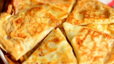 Треугольные блинчики с куриным фаршем