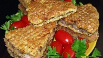 Треугольные котлеты в вафельном корже