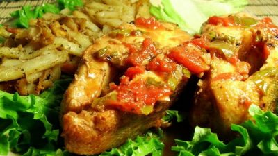 Тушеная рыба в винном соусе