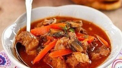 Тушеная телятина с шампиньонами «Маренго»