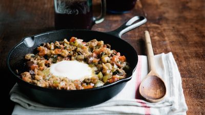 Тушеные баклажаны с перцем, помидорами и чесноком