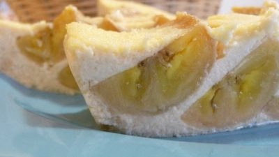 Творожная запеканка с бананами и медом