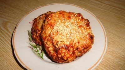 Творожно-овсяные лепешки с сухофруктами