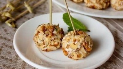 Творожно-сырные шарики с грецким орехом