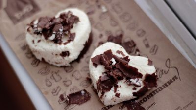 Творожно-ванильные сырки в шоколадной глазури