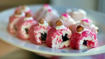 Творожные роллы с медом и фруктами