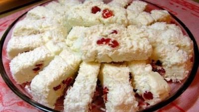 Творожный десерт «Белоснежка» с ягодами