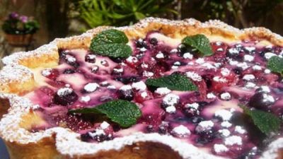 Творожный грушево-ягодный пирог