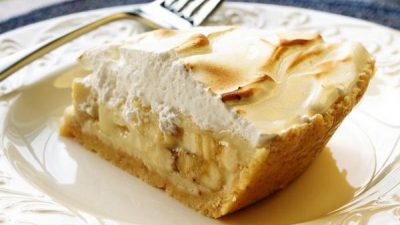 Творожный пирог с бананом и печеньем