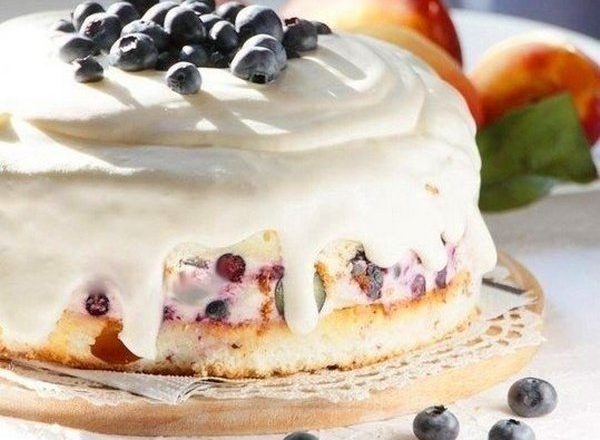 Творожный торт-суфле с голубикой и черникой