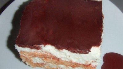 Творожный торт в глазури с печеньем без выпечки