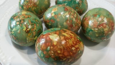 Мраморные пасхальные яйца