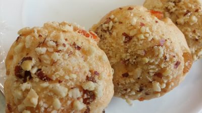 Творожное печенье с изюмом и курагой