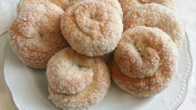 Сахарное печенье с корицей на кефире