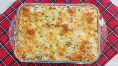 Рисовая запеканка с грудинкой и овощами