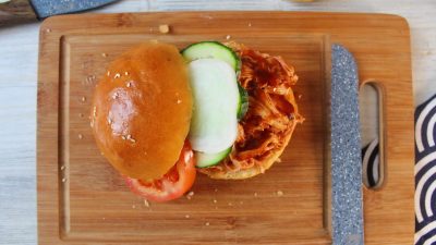 Бургер Неряха Джо из курицы в соусе барбекю