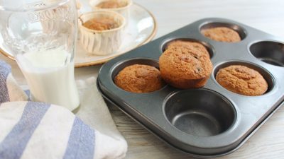 Овсяные маффины на кефире с бананом и сухофруктами