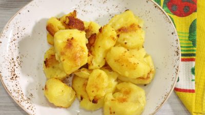 Чесночная картошка с хрустящей корочкой в духовке