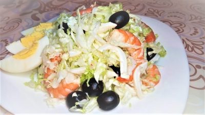 Новогодний салат с морепродуктами и маслинами без майонеза