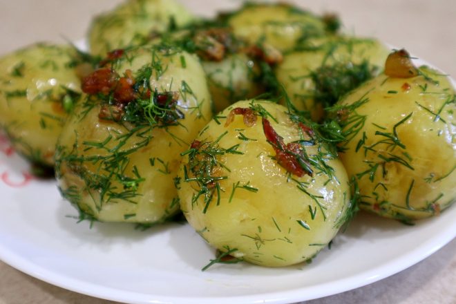 Блюдо из отварного картофеля