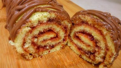 Классический бисквитный рулет с джемом и нутеллой