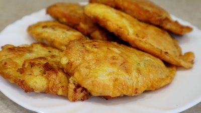 Отбивные из куриного филе в кляре на сковороде